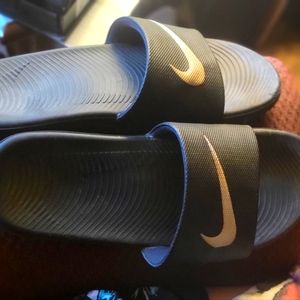 Nike youth sandles size 5